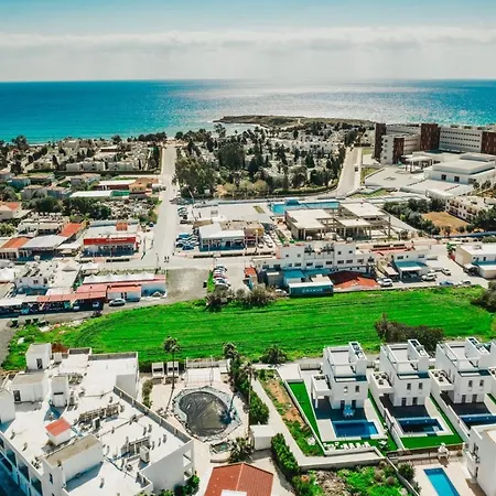 Stunning 3 Bedroom Close To Nissi Beach! 别墅