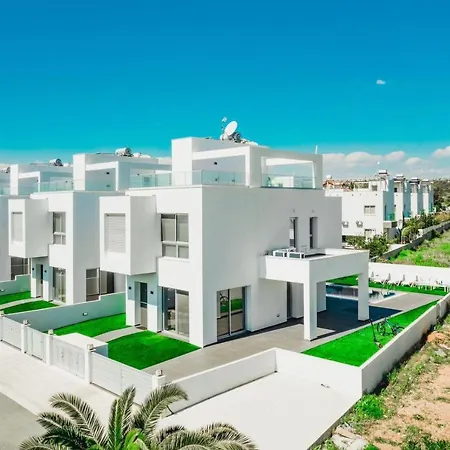 Villa Stunning 3 Bedroom Close To Nissi Beach! *